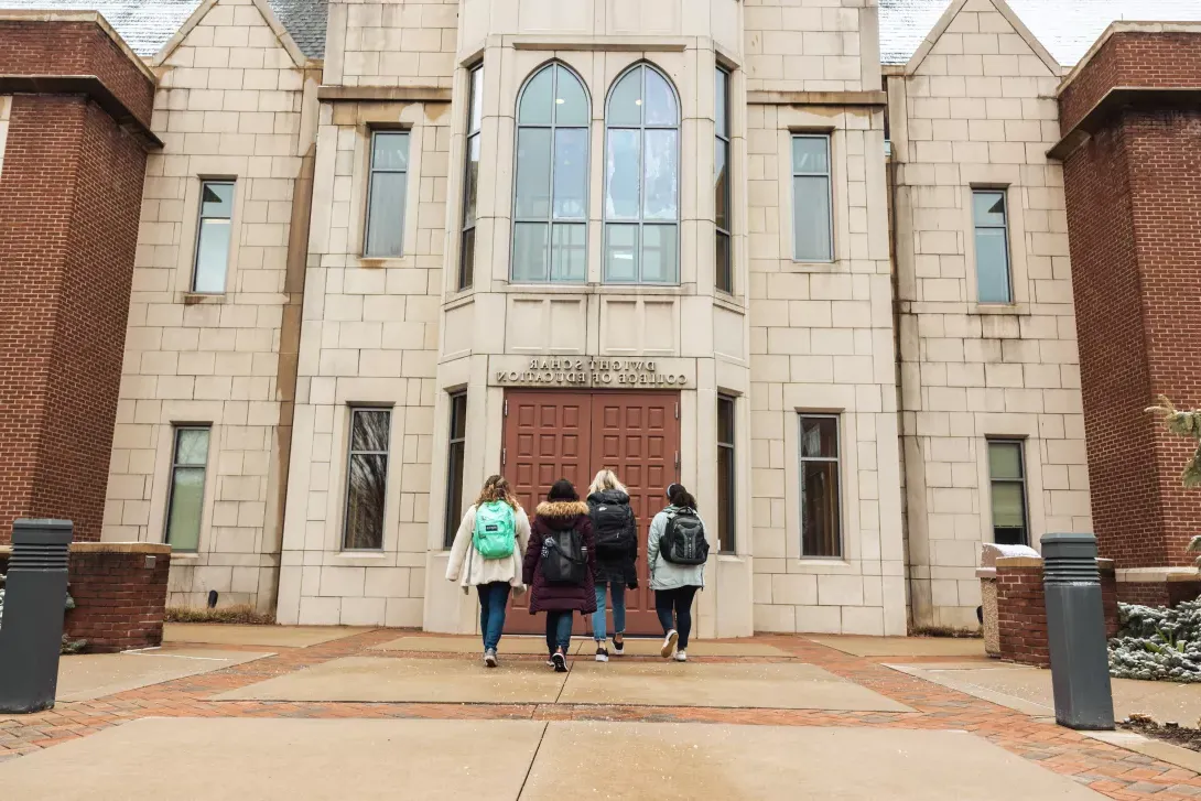 Students walking toward the College of Education building